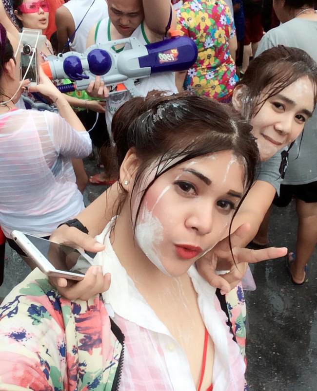Ngắm mãi không hết trai xinh gái đẹp tại lễ hội té nước Songkran ở Bangkok! - Ảnh 12.