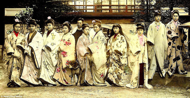 Cuộc sống của các cô gái bán hoa Nhật Bản thời xưa, phải giam mình trong lồng gỗ ở khu nhà thổ rộng 81.000m2 - Ảnh 12.
