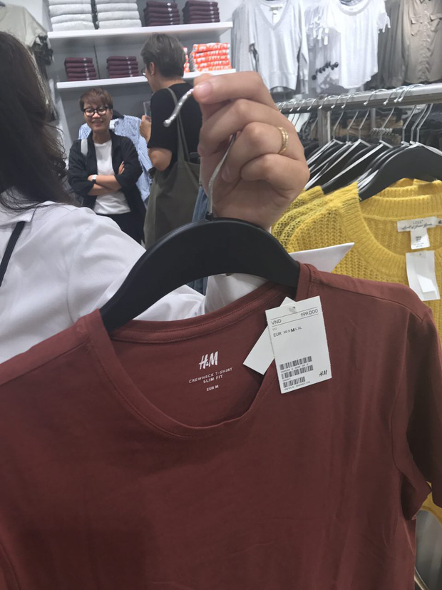 Áo phông giá 199.000, áo len, áo sơ mi chỉ 499.000, đồ H&M Việt Nam không chỉ rẻ mà còn cực đa dạng - Ảnh 13.