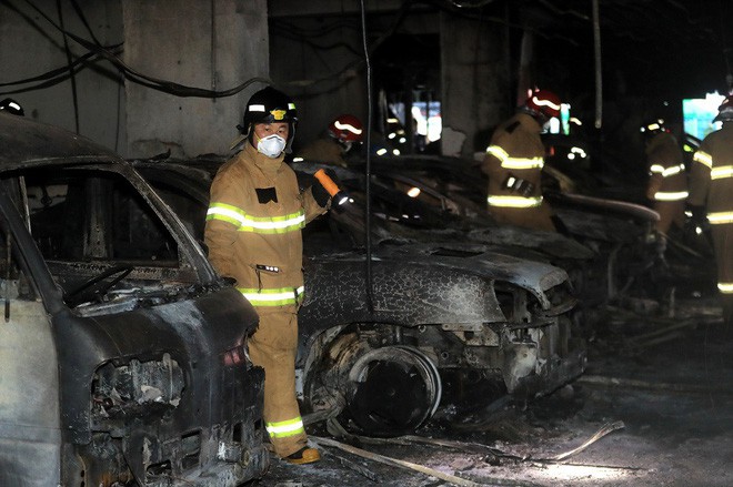 Nhà xe cháy rụi, khung cảnh tan hoang từ vụ cháy lớn nhất lịch sử Hàn Quốc làm 29 người thiệt mạng - Ảnh 12.