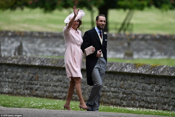 Hoàng tử George, công chúa Charlotte cực đáng yêu tại lễ cưới em gái công nương Kate Middleton - Ảnh 13.