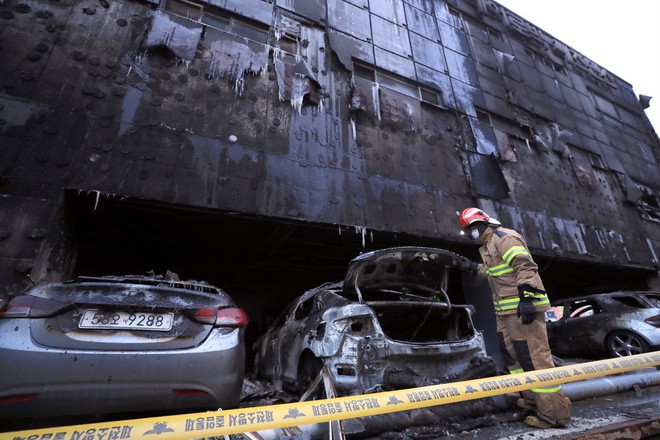 Nhà xe cháy rụi, khung cảnh tan hoang từ vụ cháy lớn nhất lịch sử Hàn Quốc làm 29 người thiệt mạng - Ảnh 13.