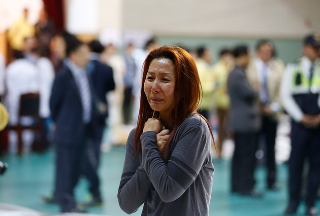 Loạt hình ám ảnh trong thảm kịch chìm phà Sewol cướp đi sinh mạng của gần 300 học sinh ở Hàn Quốc 3 năm trước - Ảnh 14.