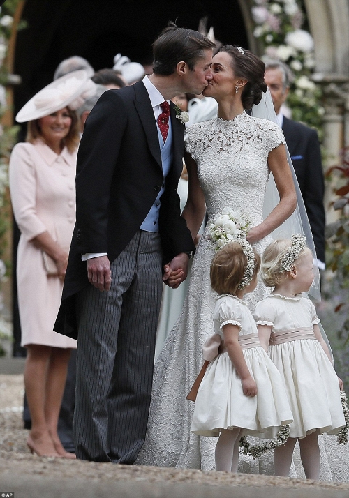 Hoàng tử George, công chúa Charlotte cực đáng yêu tại lễ cưới em gái công nương Kate Middleton - Ảnh 14.