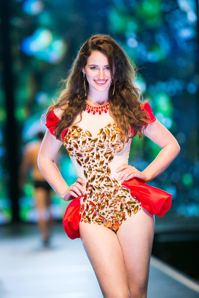 Đêm Hội Chân Dài: Ngọc Trinh khoe dáng nõn nà với nội y, không còn làm Thiên thần Victorias Secret - Ảnh 17. Đêm Hội Chân Dài: Ngọc Trinh khoe dáng nõn nà với nội y, không còn làm Thiên thần Victorias Secret - Ảnh 17.