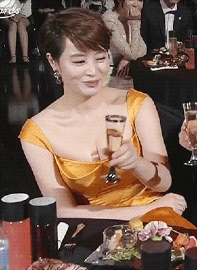 Quyền lực chị đại Kim Hye Soo ở làng phim Hàn: Bạn diễn nam toát mồ hôi hột, cả phim trường nín thinh! - Ảnh 16.