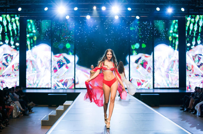 Đêm Hội Chân Dài: Ngọc Trinh khoe dáng nõn nà với nội y, không còn làm Thiên thần Victorias Secret - Ảnh 18. Đêm Hội Chân Dài: Ngọc Trinh khoe dáng nõn nà với nội y, không còn làm Thiên thần Victorias Secret - Ảnh 18.
