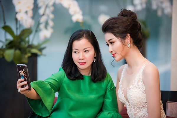 Phát hờn vì nhan sắc mẹ sao Việt xinh trẻ chẳng kém cạnh con gái - Ảnh 6. Phát hờn vì nhan sắc mẹ sao Việt xinh trẻ chẳng kém cạnh con gái - Ảnh 6.