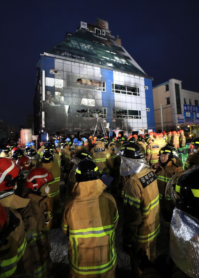 Nhà xe cháy rụi, khung cảnh tan hoang từ vụ cháy lớn nhất lịch sử Hàn Quốc làm 29 người thiệt mạng - Ảnh 18.