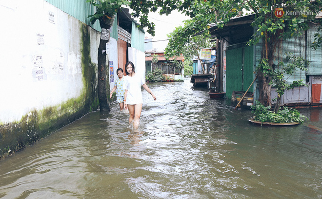 Cảnh tượng bi hài của người Sài Gòn sau những ngày mưa ngập: Sáng quăng lưới, tối thả cần câu bắt cá giữa đường - Ảnh 20.