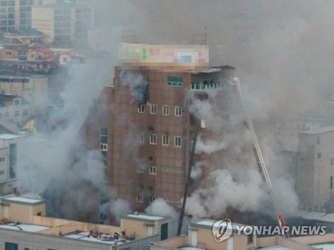 Nhà xe cháy rụi, khung cảnh tan hoang từ vụ cháy lớn nhất lịch sử Hàn Quốc làm 29 người thiệt mạng - Ảnh 20.