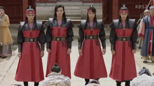 Hoa kiếm Hwarang: Học chữ chưa được bao lâu mà Park Seo Joon đã dám tự xưng Hoàng đế - Ảnh 3.