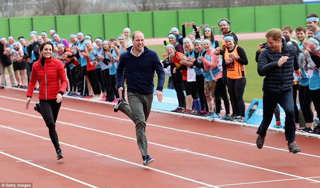 Hai hoàng tử đẹp trai nước Anh William và Harry chạy thi với công nương Kate, ai là người thắng cuộc? - Ảnh 4.