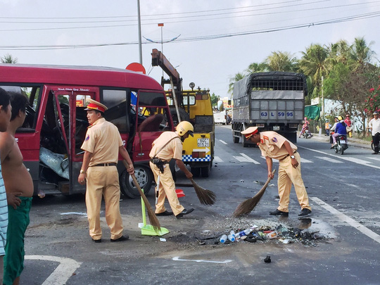 Tai nạn trên đường dẫn cao tốc, 1 người chết, nhiều người bị thương - Ảnh 3.