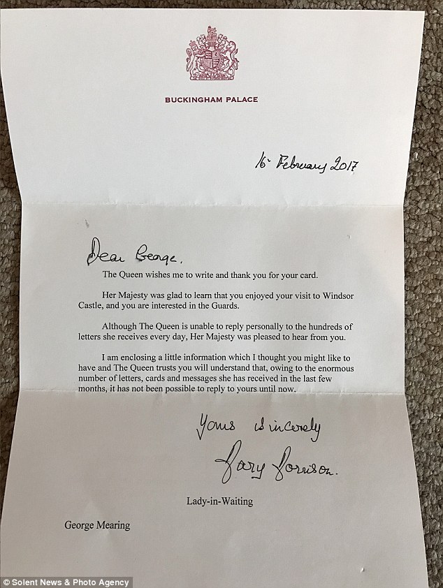 Bé trai 6 tuổi gửi thư xin làm cận vệ hoàng gia, Nữ hoàng Anh bất ngờ hồi đáp - Ảnh 3.
