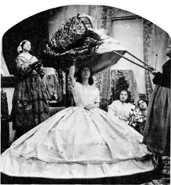Chiếc váy giết người, đoạt mạng hơn 3.000 phụ nữ suốt hơn 100 năm - Ảnh 3.