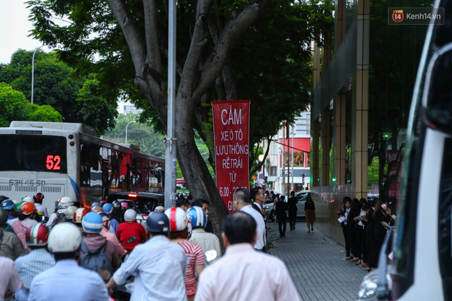 Giao thông ở Sài Gòn rối như canh hẹ sau khi phân luồng thi công nhà ga trung tâm Bến Thành - Ảnh 3.