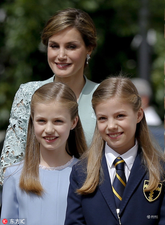 2 nàng Công chúa nhỏ đáng yêu của Hoàng gia Tây Ban Nha ngày ấy giờ đã xinh xắn lắm rồi - Ảnh 3.