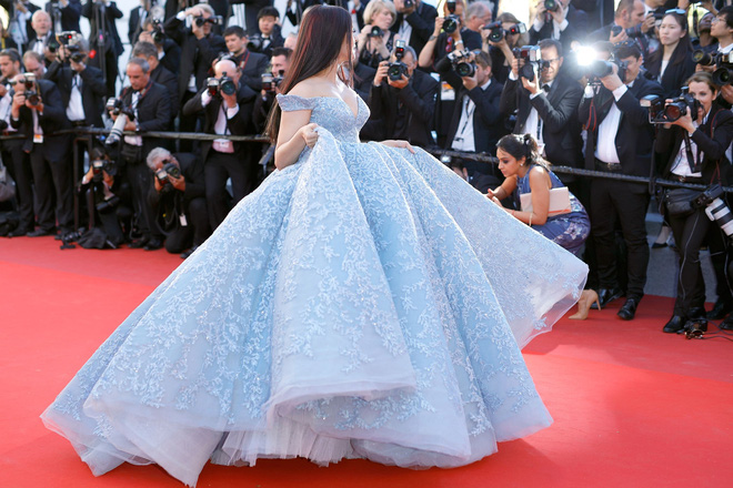 Cận cảnh chiếc đầm Lọ Lem đẹp nín thở của Hoa hậu đẹp nhất thế giới Aishwarya Rai trên thảm đỏ Cannes - Ảnh 3.