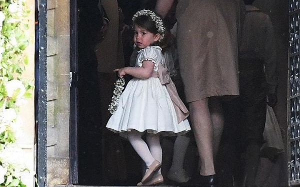Hoàng tử George, công chúa Charlotte cực đáng yêu tại lễ cưới em gái công nương Kate Middleton - Ảnh 3.
