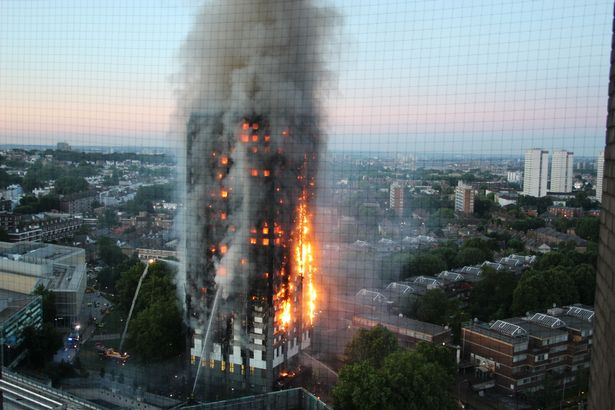Người mẹ ôm 6 con chạy từ tầng 21 xuống đất, 4 con thoát chết trong vụ cháy tại London - Ảnh 3.
