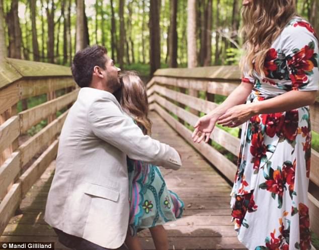 Chàng trai 29 tuổi cầu hôn bé gái 5 tuổi và câu chuyện cảm động phía sau - Ảnh 3.