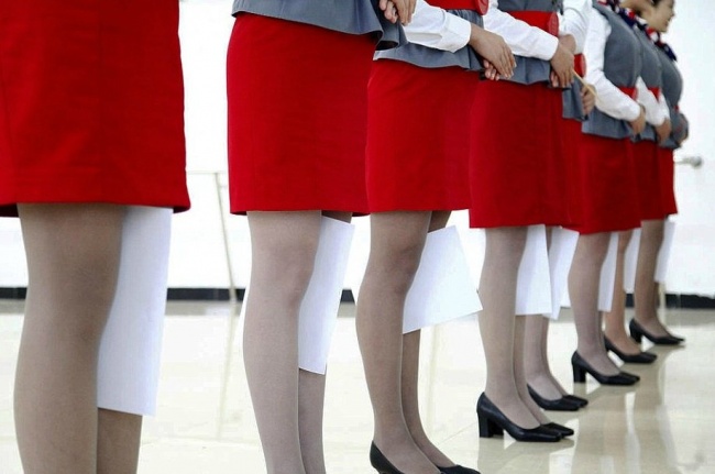 Những bài tập khó nhằn dành cho các cô gái xinh đẹp nuôi mộng làm tiếp viên hàng không ở Trung Quốc - Ảnh 3.