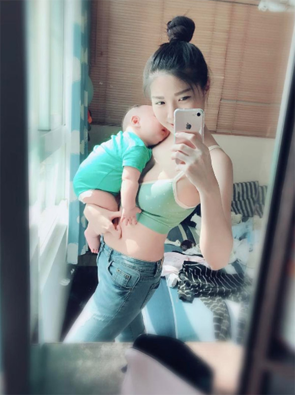 Vừa cho con bú vừa selfie khoe thanh xuân phơi phới, mẹ sữa bị dân mạng chỉ trích làm màu - Ảnh 5.