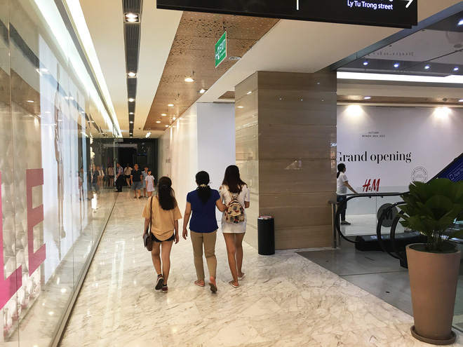 Store H&M mở ngay cạnh Zara, 7/7 tới giới thiệu BST đầu tiên tại Việt Nam! - Ảnh 3.
