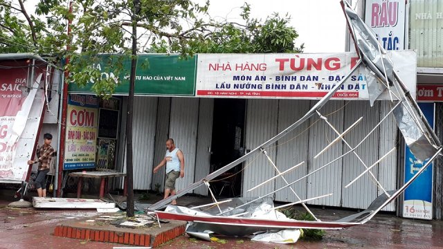 Nghệ An: Sập nhà trong cơn bão, một người phụ nữ tử vong - Ảnh 1.