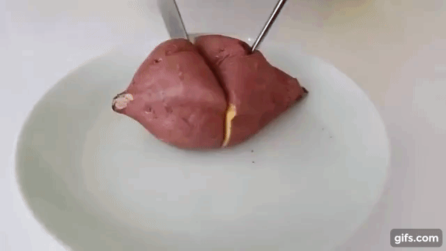 Nếu nh&agrave; c&oacute; l&ograve; vi s&oacute;ng th&igrave; kh&ocirc;ng n&ecirc;n bỏ qua c&aacute;c c&aacute;ch l&agrave;m ch&iacute;n khoai nhanh gọn n&agrave;y - Ảnh 3.