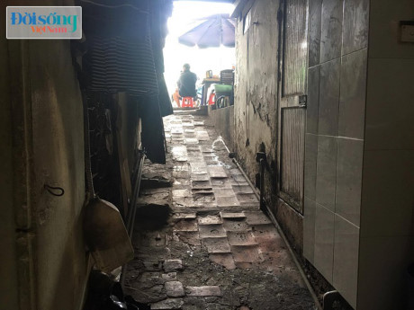 Hàng xóm nơi bé trai hơn 1 tuổi bị bạo hành dã man: Thằng bé kháu khỉnh, ngoan ngoãn, đi qua ai cũng thích - Ảnh 3. Hàng xóm nơi bé trai hơn 1 tuổi bị bạo hành dã man: Thằng bé kháu khỉnh, ngoan ngoãn, đi qua ai cũng thích - Ảnh 3.
