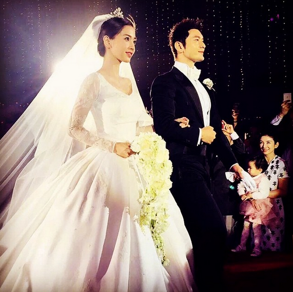 Cùng với Song Hye Kyo, nhiều người đẹp cũng từng diện thiết kế váy cưới của Dior trong ngày trọng đại - Ảnh 9.