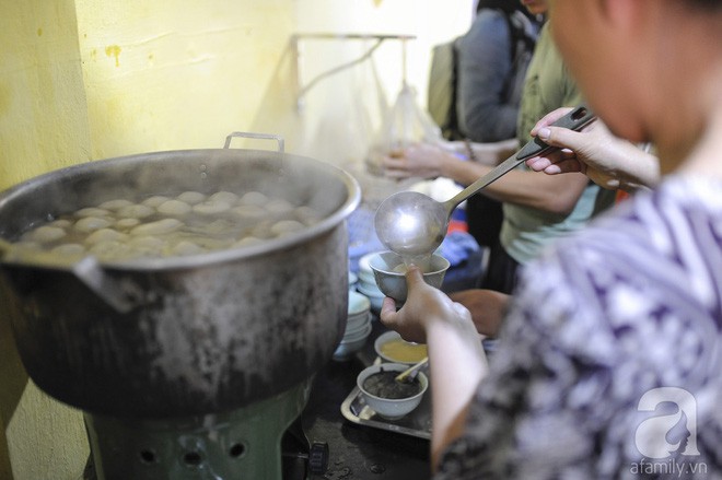 Bánh trôi tàu nhà bác Phạm Bằng mở lại: Đúng vị xưa và đã giảm ngọt hơn trước - Ảnh 9.