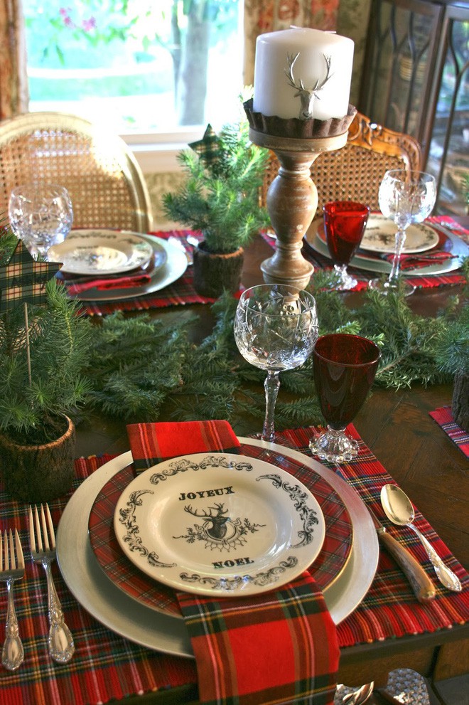Trang trí bàn ăn thật lung linh và ấm cúng cho đêm Giáng sinh an lành - Ảnh 3.