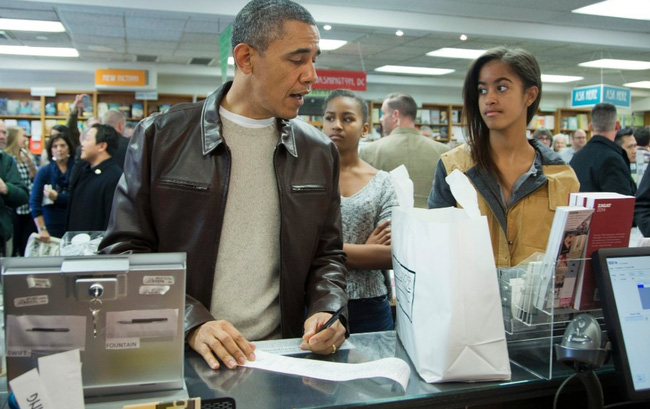 2 công chúa nhà Obama đã trưởng thành và xinh đẹp hơn rất nhiều sau 8 năm ở Nhà Trắng - Ảnh 21.