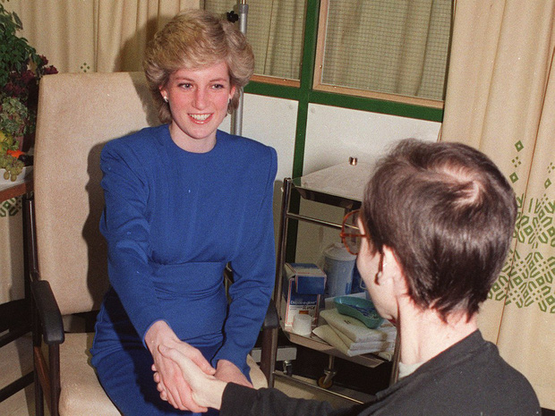 Nhìn lại cuộc đời cố công nương Diana: Những năm tháng không thể quên của một đóa hồng nước Anh - Ảnh 23.