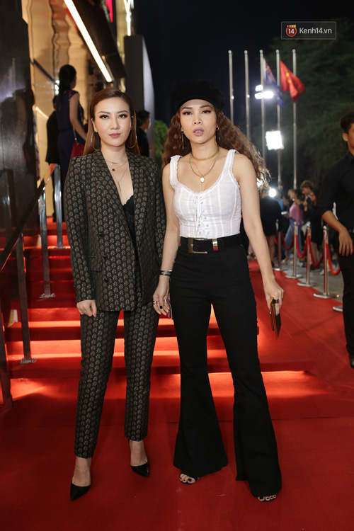 Angela Phương Trinh & Chi Pu quá đỗi sành điệu, công phá thảm đỏ sự kiện ra mắt H&M Việt Nam - Ảnh 23.