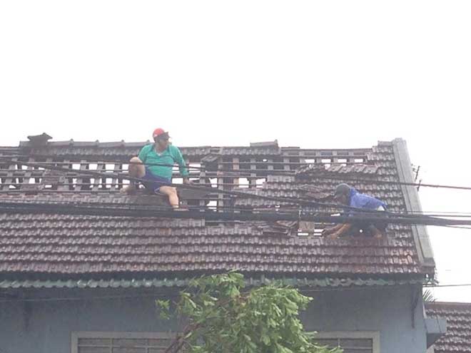 Nhìn lại sức tàn phá khủng khiếp của bão số 10 khi đổ bộ miền Trung - Ảnh 10. Nhìn lại sức tàn phá khủng khiếp của bão số 10 khi đổ bộ miền Trung - Ảnh 10.