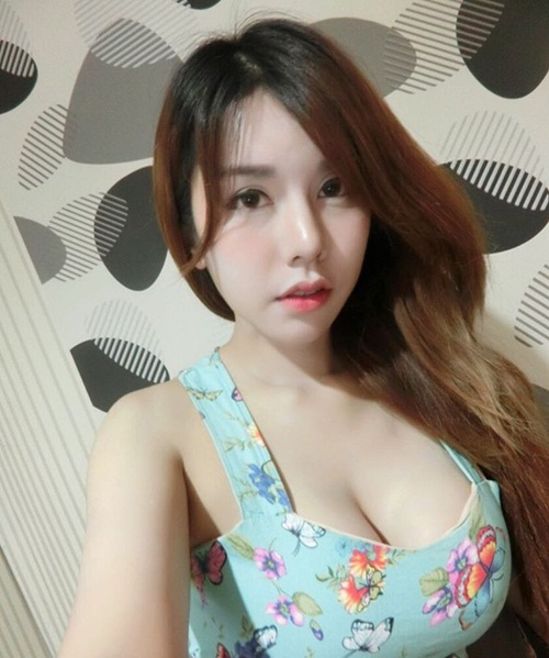 Hot girl bán đồ ăn vặt đổi đời nhờ thân hình nóng bỏng - Ảnh 9.