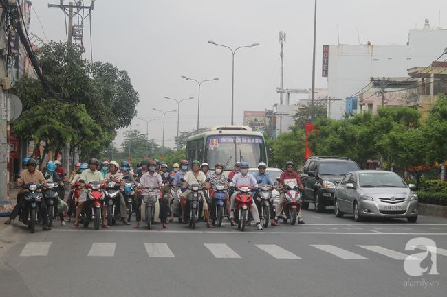 Hình ảnh giao thông Hà Nội, Sài Gòn thông thoáng trong buổi sáng ngày đầu tiên đi làm sau Tết - Ảnh 14.