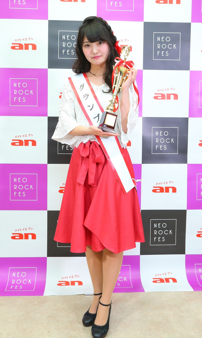Quán quân cuộc thi Nữ tân sinh đáng yêu nhất Nhật Bản gây tranh cãi vì nhan sắc kém xinh - Ảnh 4.