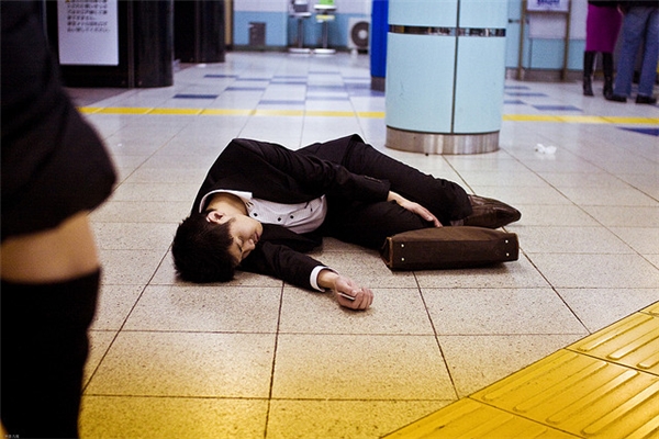 Nhật Bản giảm số giờ làm khi tỉ lệ tử vong vì làm việc kiệt sức có xu hướng tăng cao - Ảnh 4.