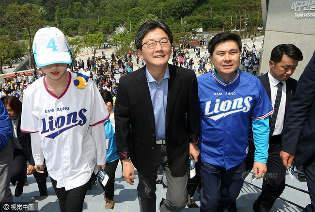 Xuất hiện giản dị, con gái ứng viên tranh cử Tổng thống Hàn Quốc vẫn gây sốt vì xinh như minh tinh - Ảnh 4.
