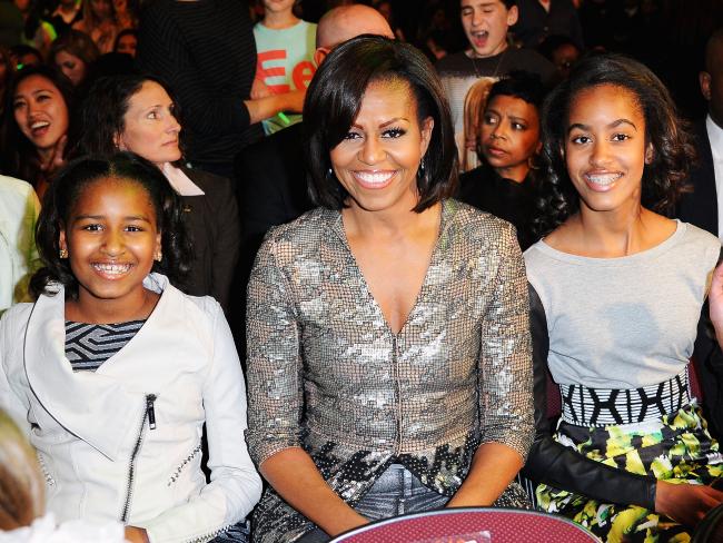 Con gái út nhà cựu Tổng thống Obama xinh đẹp bên cha mẹ nhân dịp sinh nhật tuổi 16 - Ảnh 4.