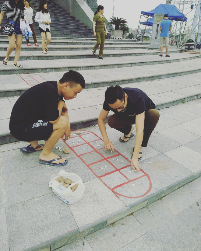 Chuyện bi hài về cậu em chuyên gia... phá đám tình cảm của anh trai và cái kết bất ngờ - Ảnh 4. Chuyện bi hài về cậu em chuyên gia... phá đám tình cảm của anh trai và cái kết bất ngờ - Ảnh 4.