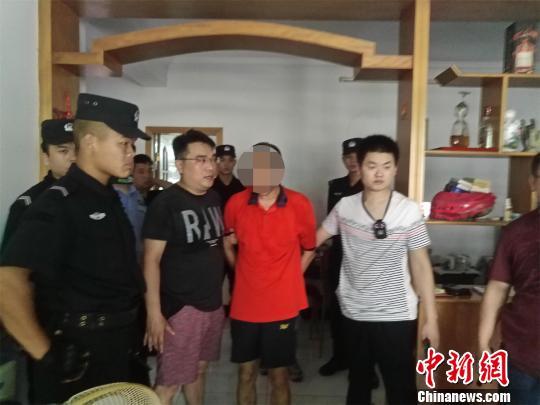 Bé trai 10 tuổi bị bắt cóc khi xuống nhà đổ rác - Ảnh 4. Bé trai 10 tuổi bị bắt cóc khi xuống nhà đổ rác - Ảnh 4.