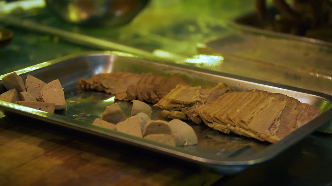 2 món phở đang khiến cộng đồng ẩm thực Sài Gòn sôi sục: Tô ngập thịt bò giá 2,3 triệu, tô sang chảnh với nguyên chú tôm hùm - Ảnh 3.