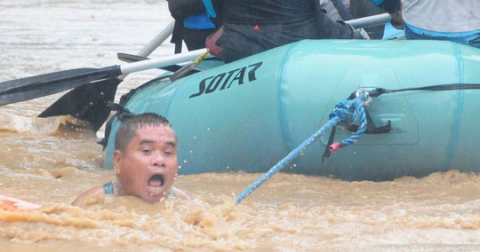Sức tàn phá khủng khiếp của bão Tembi khiến hơn 100 người chết và chuẩn bị đổ bộ vào Việt Nam - Ảnh 4.
