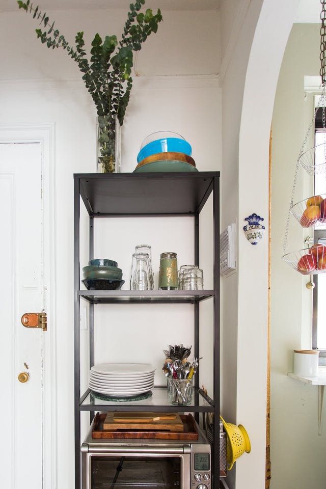 10 cách lưu trữ cực thông minh trong không gian nhà bếp nhỏ hẹp - Ảnh 3.